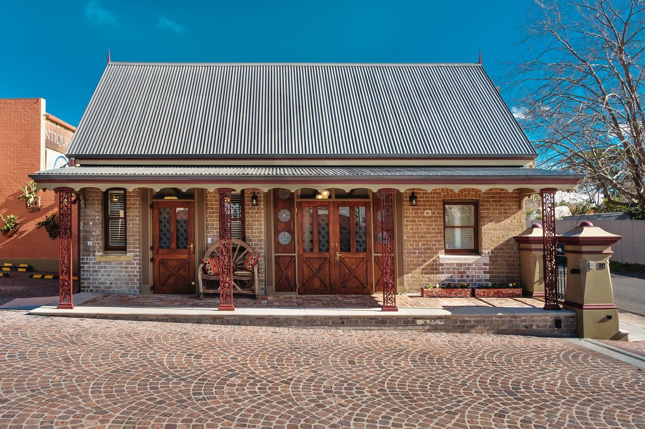 Old Bank Boutique Hotel Mittagong Exterior photo