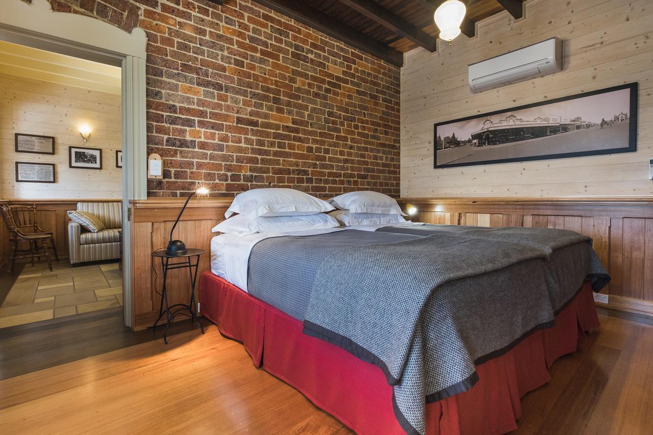 Old Bank Boutique Hotel Mittagong Exterior photo